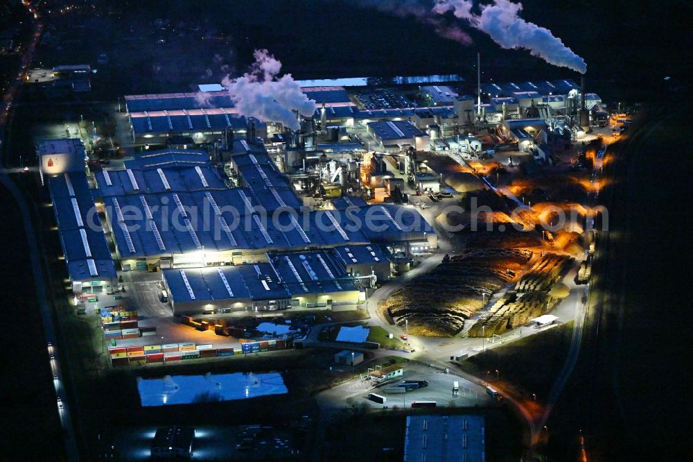 Heiligengrabe at night from the bird perspective: Night lighting building and production halls on the premises of KRONOTEX GmbH in Heiligengrabe in the state Brandenburg, Germany