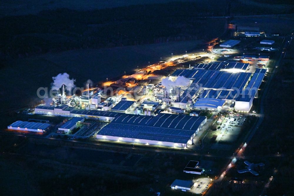 Aerial photograph at night Heiligengrabe - Night lighting building and production halls on the premises of KRONOTEX GmbH in Heiligengrabe in the state Brandenburg, Germany