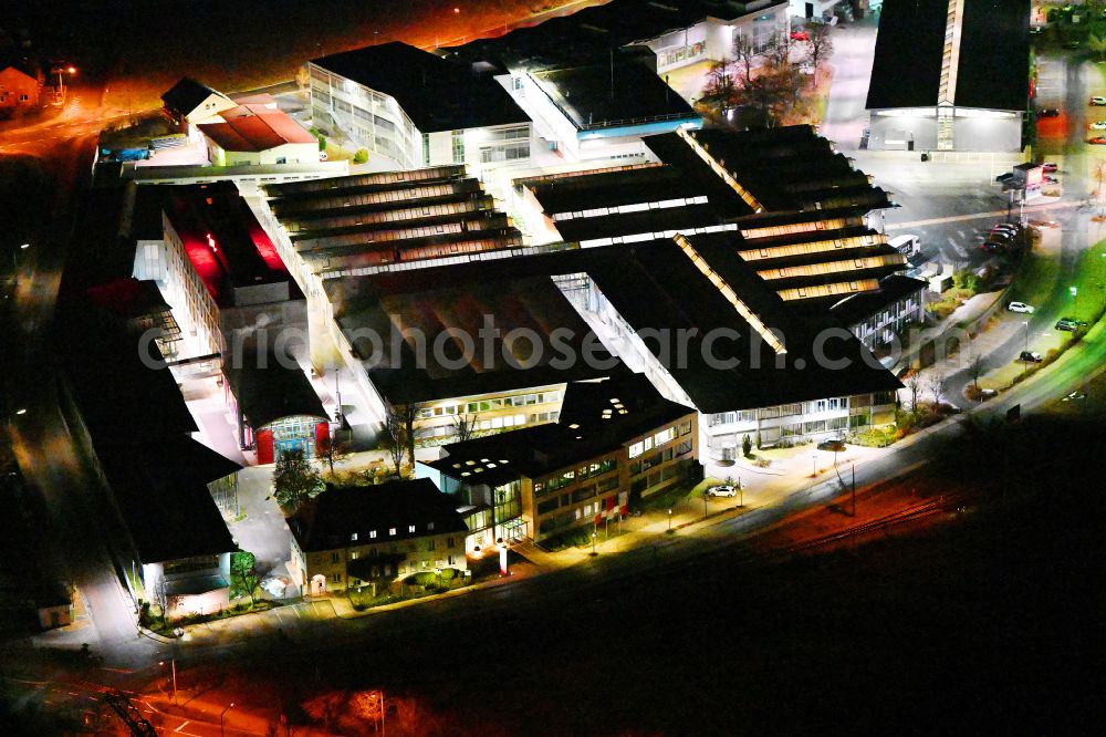 Aerial photograph at night Neumarkt in der Oberpfalz - Night lighting building and production halls on the premises of Pfleiofer Neumarkt GmbH on Dreichlingerstrasse in Neumarkt in der Oberpfalz in the state Bavaria, Germany