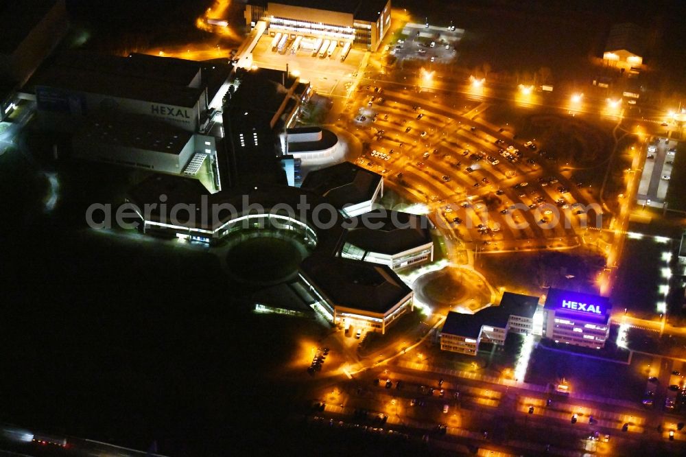 Aerial photograph at night Barleben - Night lighting building and production halls on the premises of Salutas Pharma GmbH on Otto-von-Guericke-Allee in the district Suelzegrund in Barleben in the state Saxony-Anhalt, Germany