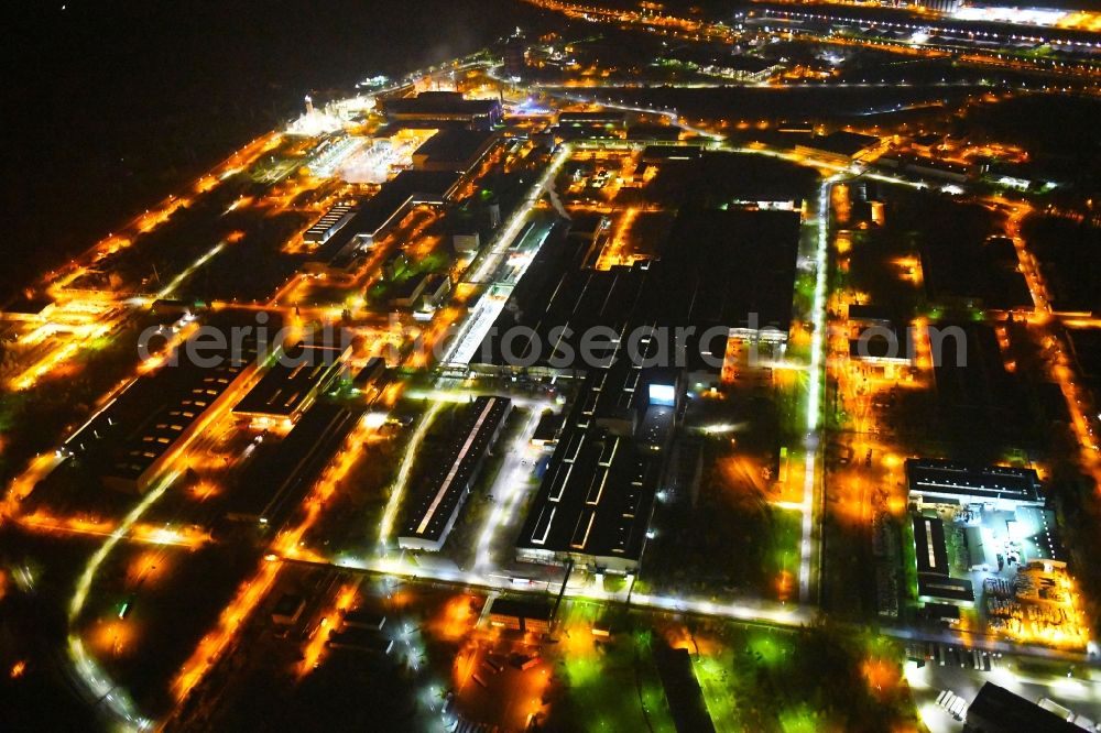 Aerial photograph at night Eisenhüttenstadt - Night lighting Building and production halls on the premises of steelworks Arcelor Mittal in Eisenhuettenstadt in the state Brandenburg