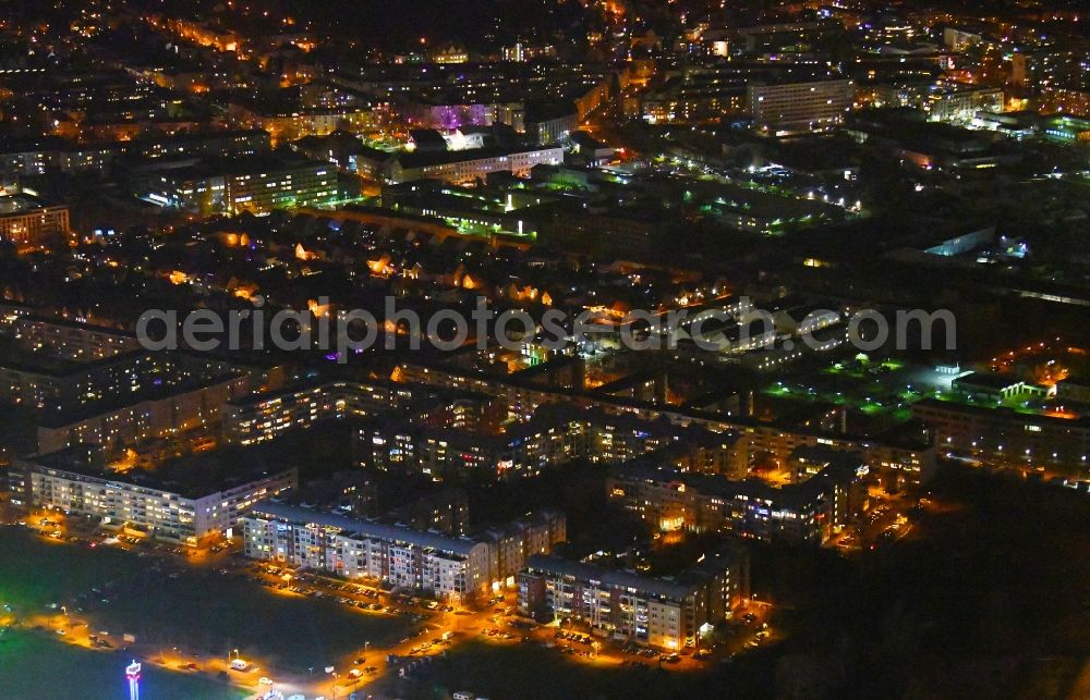 Aerial photograph at night Berlin - Night lighting residential area of a multi-family house settlement Plauener Strasse - Sollstaedter Strasse - Arendsweg in the district Hohenschoenhausen in Berlin, Germany