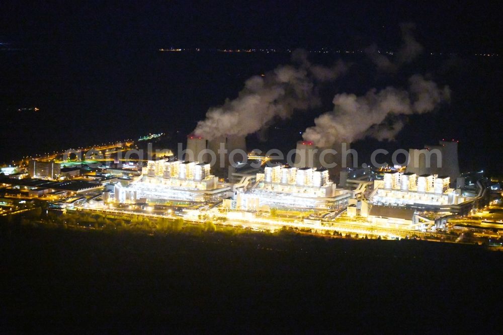Aerial photograph at night Teichland - Night lighting clouds of exhaust gas in the cooling towers of the power plant Jaenschwalde, a lignite-fired thermal power plant in southeastern Brandenburg. Power plant operator is to Vattenfall Europe belonging Vattenfall Europe Generation AG, which emerged from VEAG
