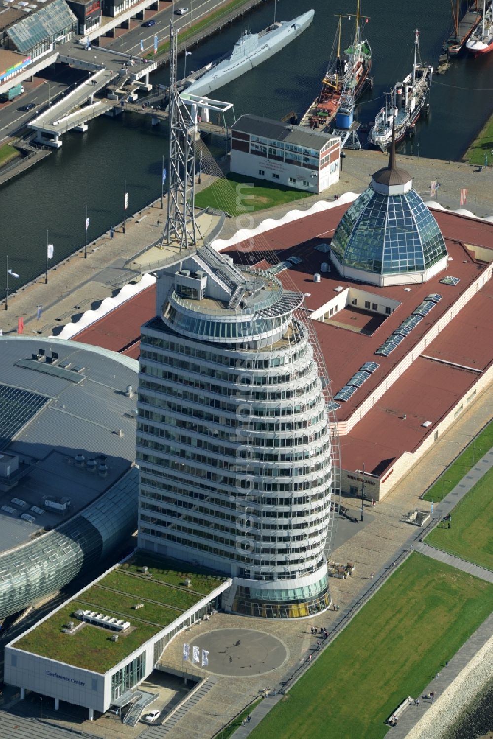 Bremerhaven from the bird's eye view: Atlantic Hotel Sail City and Klimahaus in Bremerhaven in the state of Bremen. The four star hotel with its bent front is located adjacent to the exhibition space of Klimahaus Bremerhaven 8° Ost and on the riverbank of the Weser
