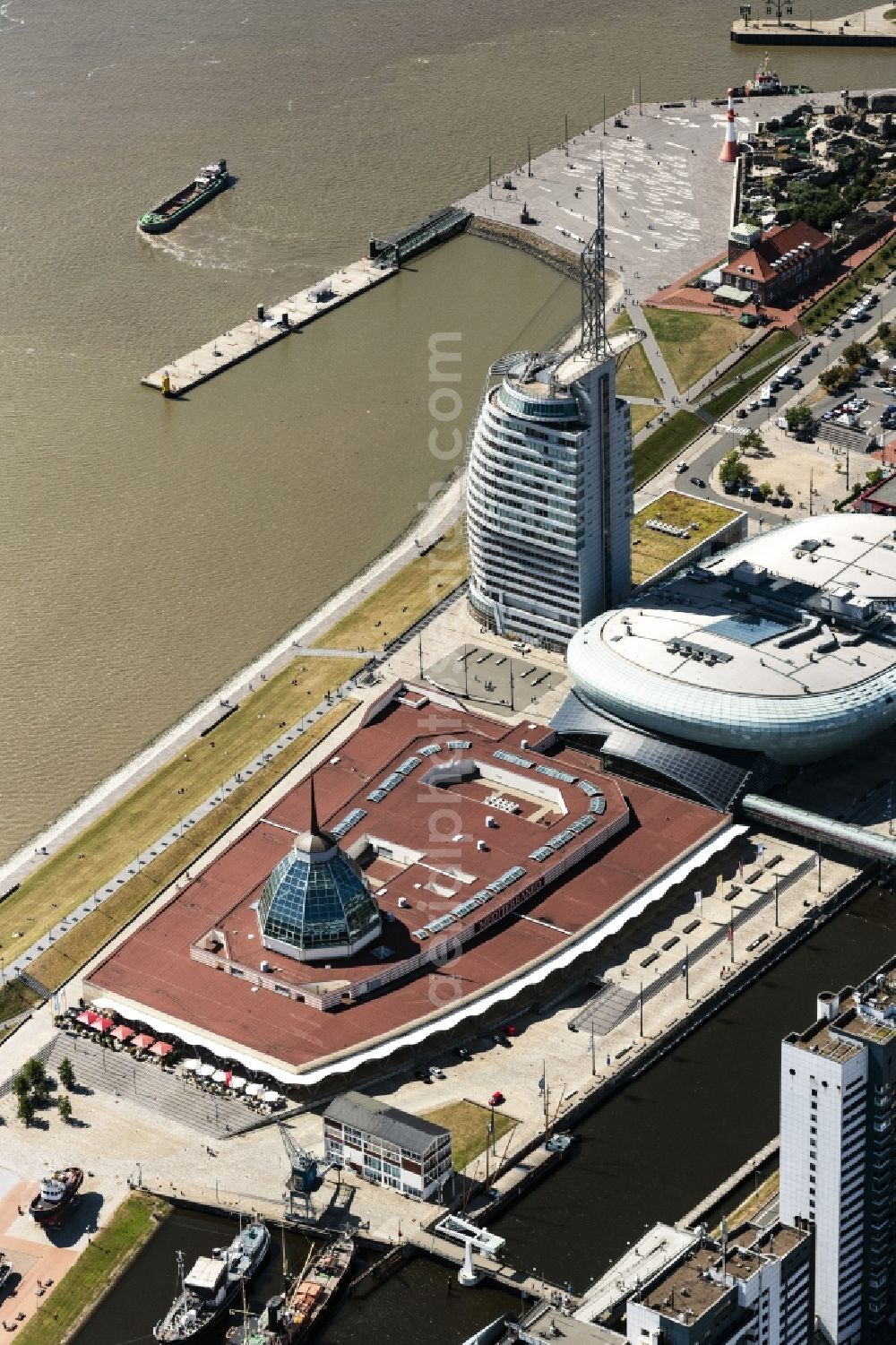 Bremerhaven from above - Atlantic Hotel Sail City and Klimahaus in Bremerhaven in the state of Bremen. The four star hotel with its bent front is located adjacent to the exhibition space of Klimahaus Bremerhaven 8A? Ost and on the riverbank of the Weser