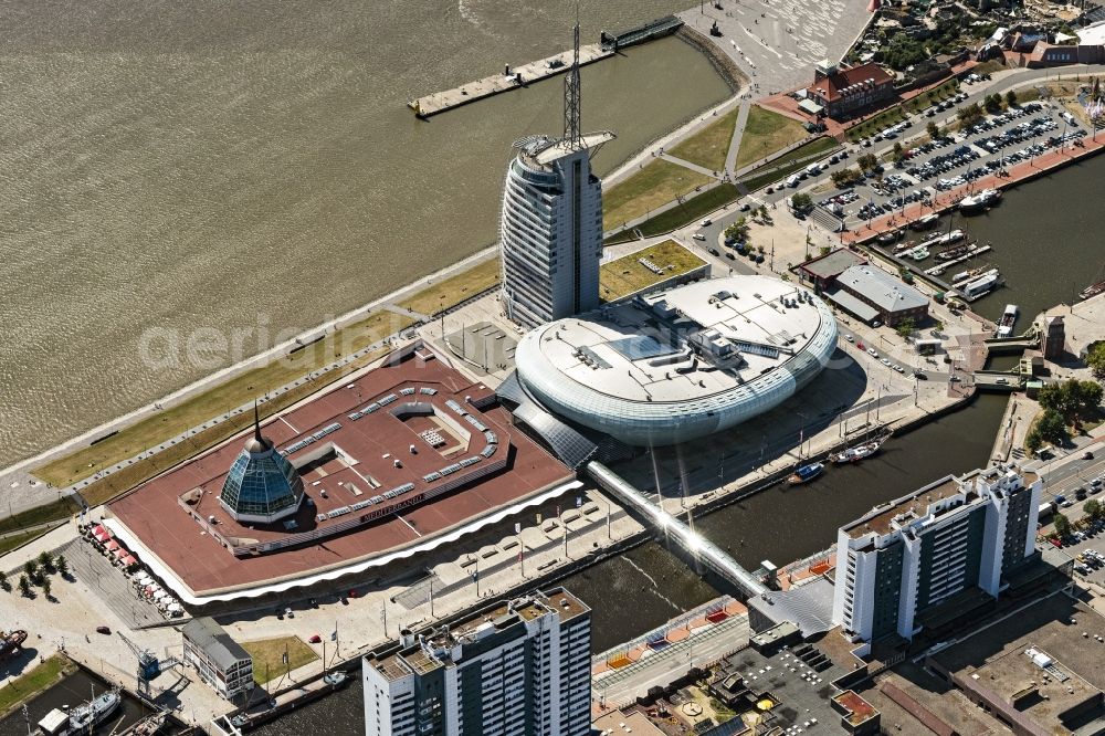 Aerial image Bremerhaven - Atlantic Hotel Sail City and Klimahaus in Bremerhaven in the state of Bremen. The four star hotel with its bent front is located adjacent to the exhibition space of Klimahaus Bremerhaven 8A? Ost and on the riverbank of the Weser