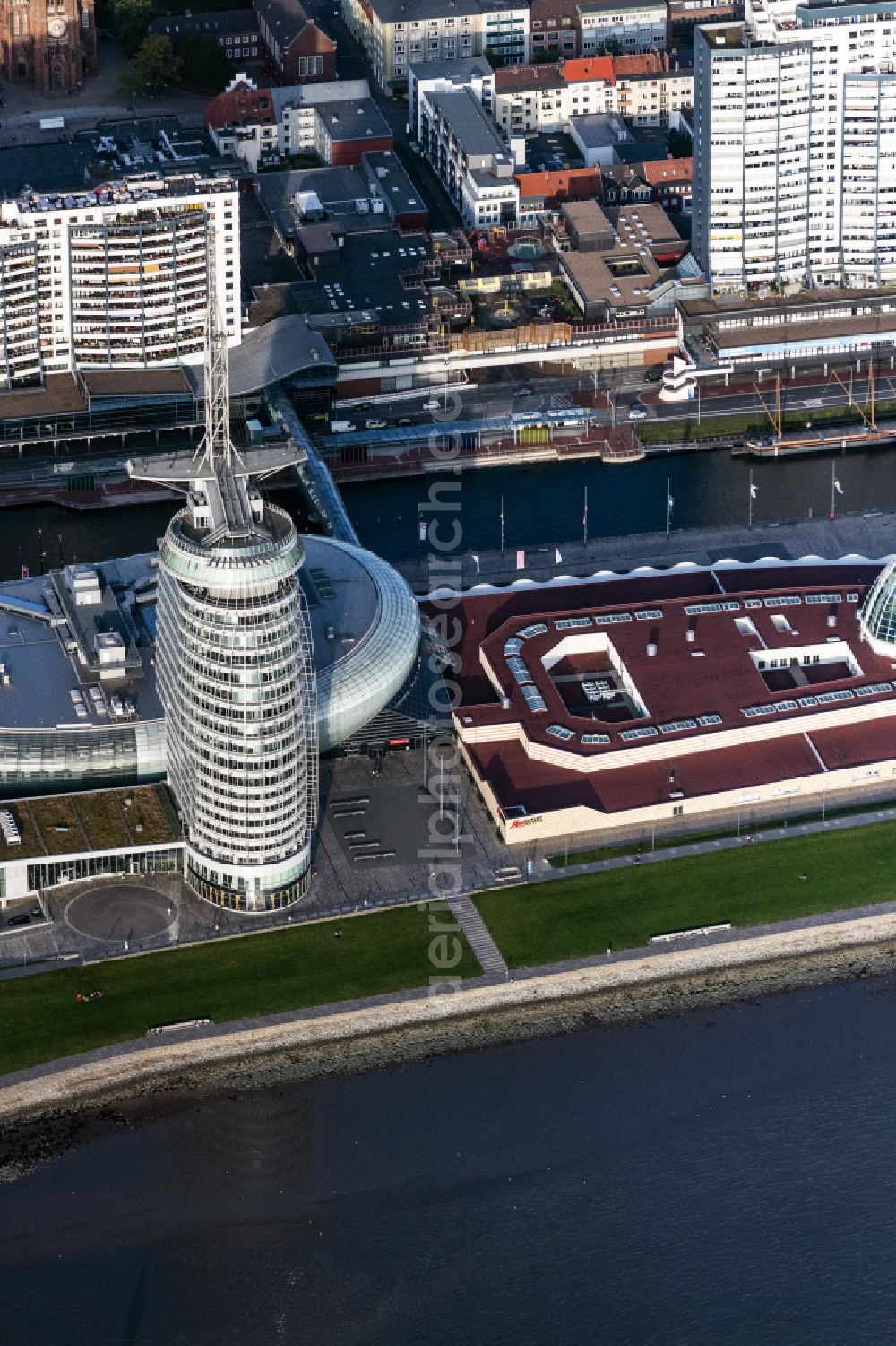 Bremerhaven from above - Atlantic Hotel Sail City and Klimahaus in Bremerhaven in the state of Bremen. The four star hotel with its bent front is located adjacent to the exhibition space of Klimahaus Bremerhaven 8 Ost and on the riverbank of the Weser