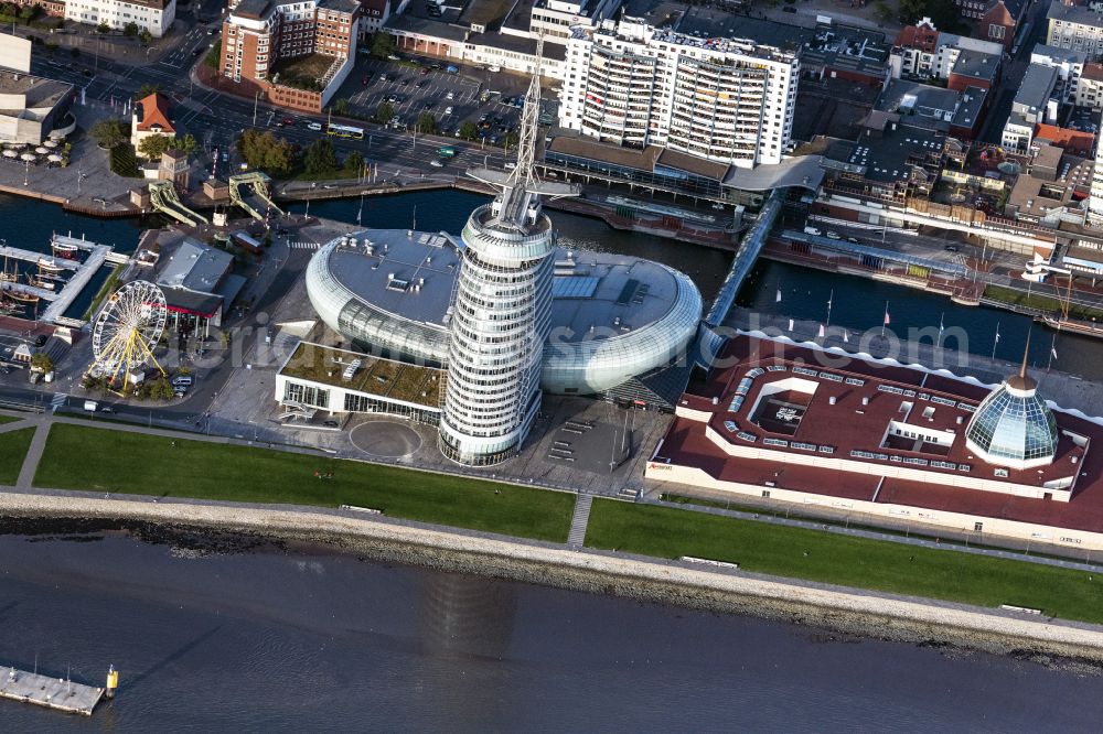 Bremerhaven from the bird's eye view: Atlantic Hotel Sail City and Klimahaus in Bremerhaven in the state of Bremen. The four star hotel with its bent front is located adjacent to the exhibition space of Klimahaus Bremerhaven 8 Ost and on the riverbank of the Weser