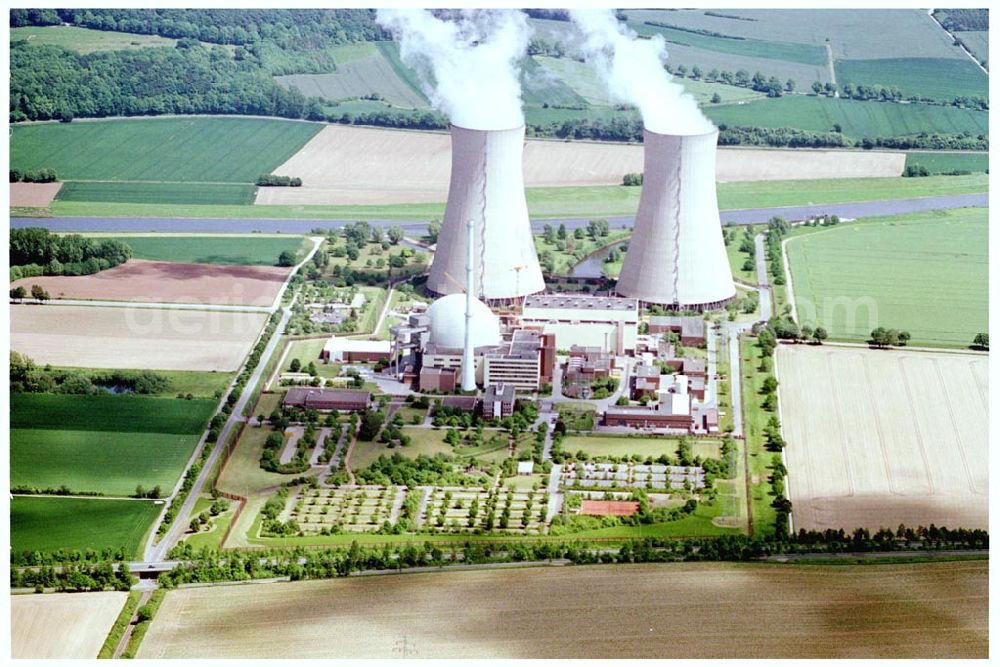 Aerial image Grohnde - Das Atomkraftwerk Grohnde ist ein Gemeinschaftsunternehmen der E.ON Kernkraft (ehemals Preussen Elektra Kernkraft GmbH & Co.KG), der INTERARGEM, der Interessen- und Arbeitsgemeinschaft der Elektrizitätswerke Minden Ravensberg GmbH und der Stadtwerke Bielefeld GmbH