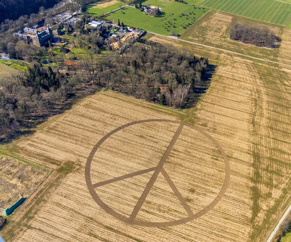 Kettwig from the bird's eye view: Peace symbol in Grassland structures of a meadow and field landscape in the lowland Ruhrauen in Kettwig at Ruhrgebiet in the state North Rhine-Westphalia, Germany