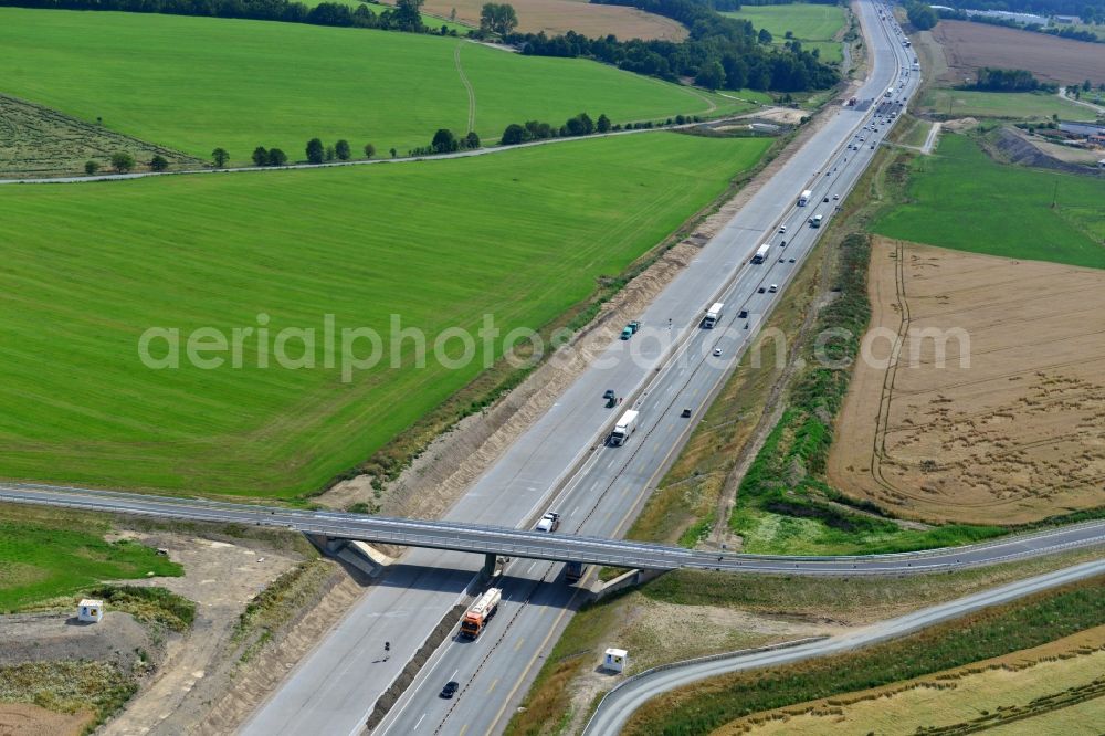 Moßbach from the bird's eye view: Buildings and route of the motorway A9 motorway with four lanes now. Currently, reconstruction, expansion and new construction work is underway for the six-lane expansion of Highway 9 between Triptis and Schleiz by Wayss & Freytag Ingenieurbau and EUROVIA VINCI in Thuringia