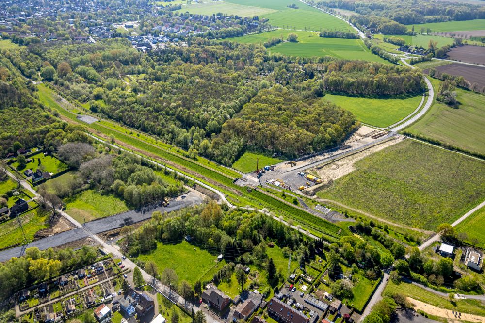 Bergkamen from above - Construction of the bypass road in the course of the L821n between Erich-Ollenhauer-Strasse and Luenener Strasse in Bergkamen at Ruhrgebiet in the state North Rhine-Westphalia, Germany