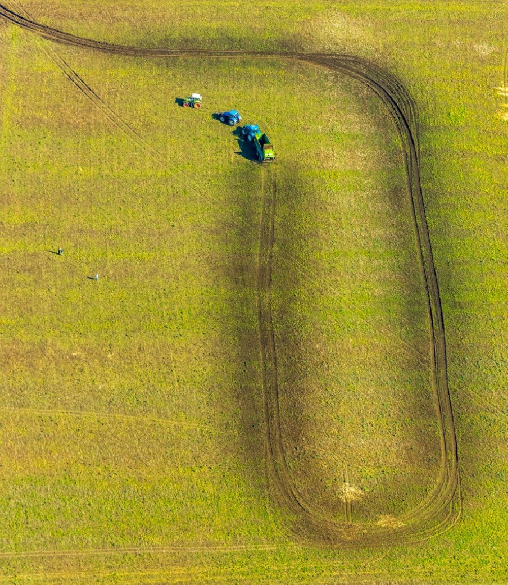 Dortmund from above - Spraying manure as fertilizer with tractor and tank trailer on agricultural fields in the district Berghofen Dorf in Dortmund in the state North Rhine-Westphalia, Germany