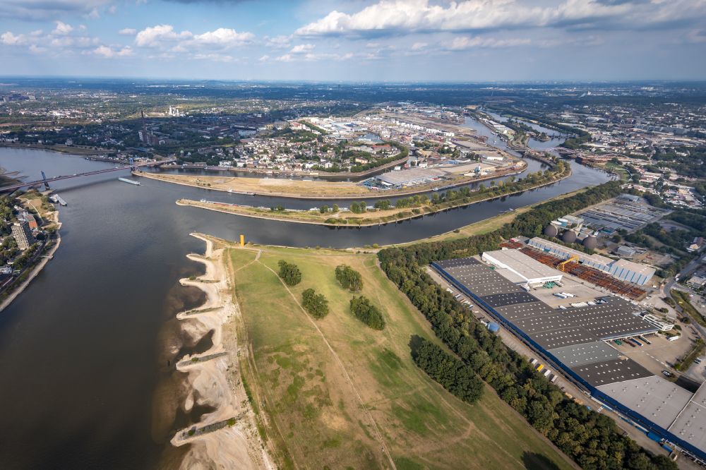 Duisburg from above - Sand accumulations and deposits on the dried-up groyne landscape of the low water level bank areas of the Rhine river in the district Kasslerfeld in Duisburg at Ruhrgebiet in the state North Rhine-Westphalia, Germany