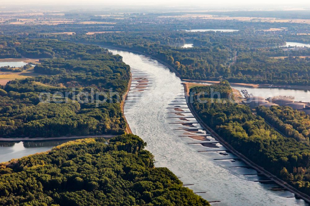 Aerial image Karlsruhe - Sand accumulations and deposits on the dried-up groyne landscape of the low water level bank areas on Rhine on street Am Oelhafen in Karlsruhe in the state Baden-Wuerttemberg, Germany