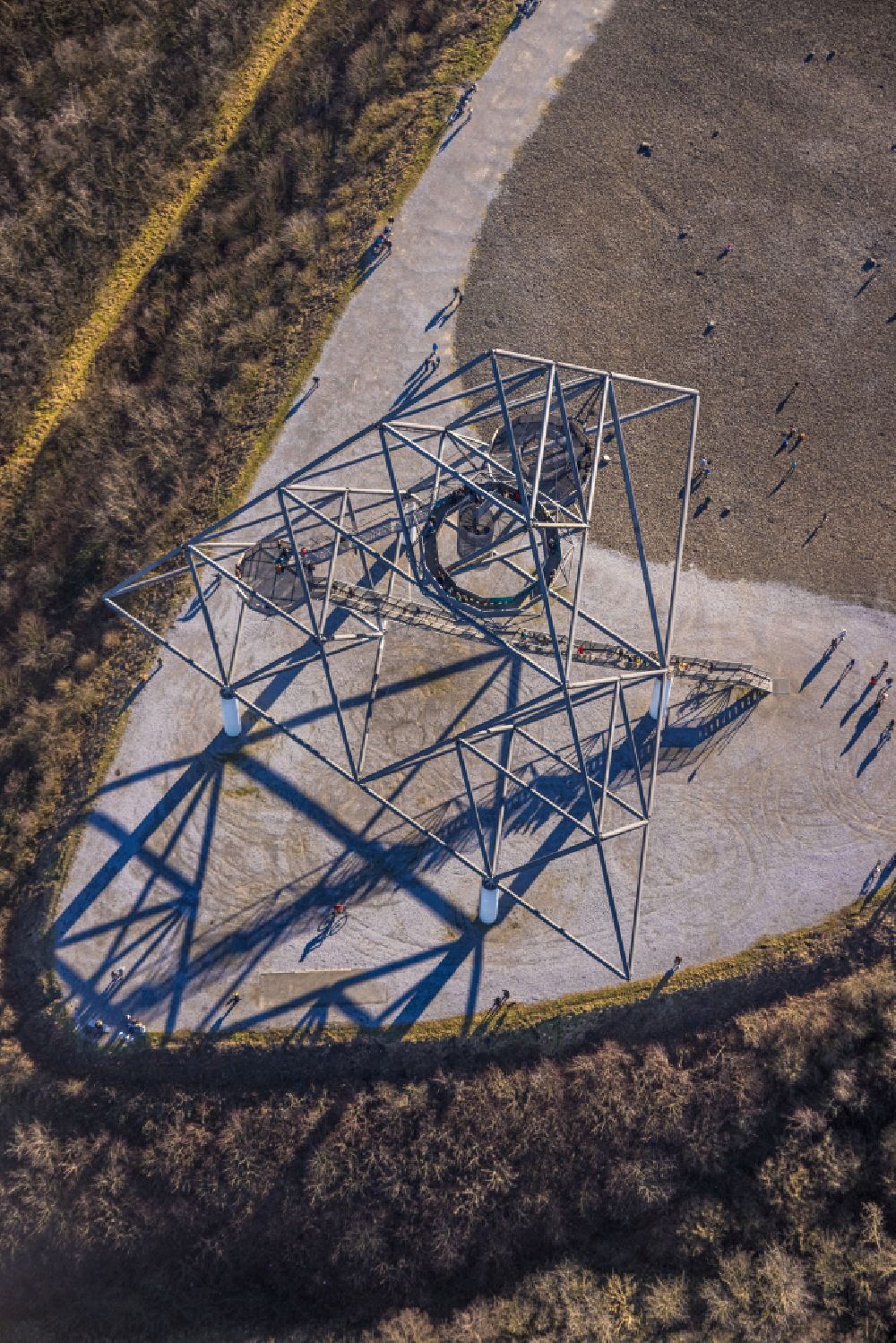 Aerial photograph Bottrop - Observation tower tetrahedron with WDR film team in the heap at Beckstrasse in the district Batenbrock in Bottrop at Ruhrgebiet in the state of North Rhine-Westphalia