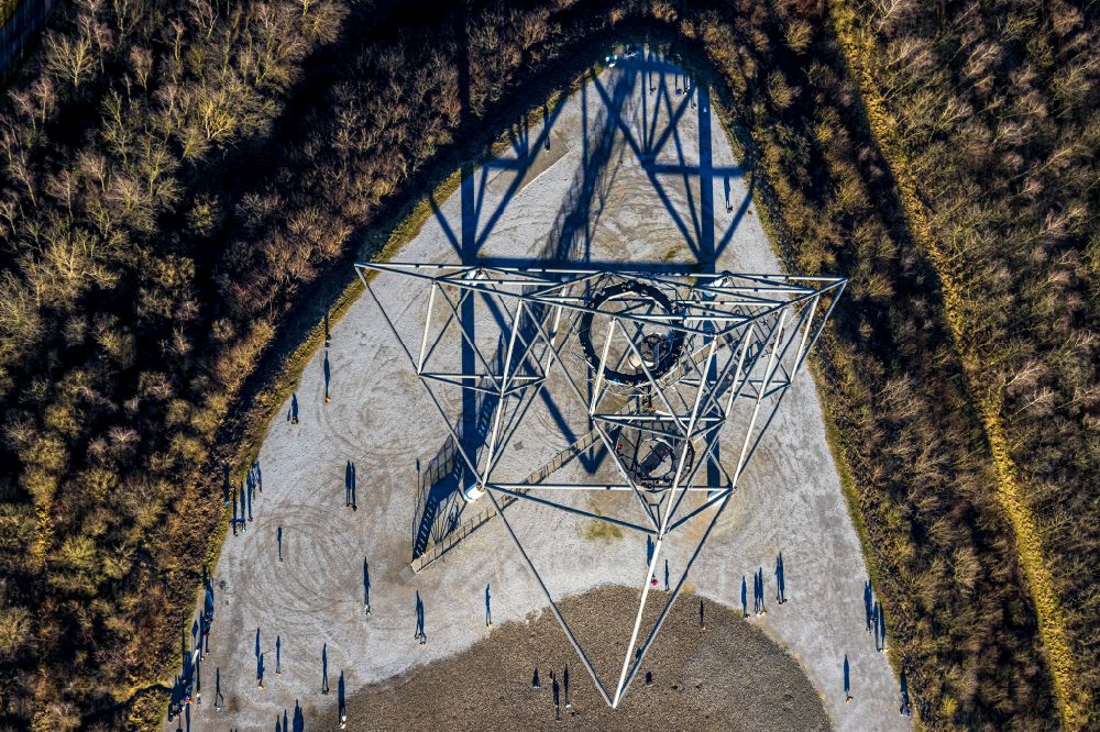 Aerial photograph Bottrop - Observation tower tetrahedron with WDR film team in the heap at Beckstrasse in the district Batenbrock in Bottrop at Ruhrgebiet in the state of North Rhine-Westphalia