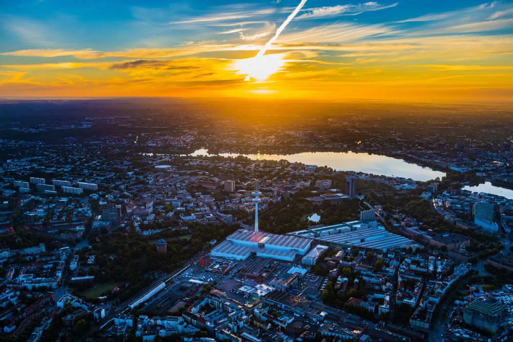 Hamburg from the bird's eye view: Exhibition grounds and exhibition halls of the new Hamburg trade fair in the sunrise fair and congress GmbH at the television tower Heinrich-Hertz-Turm in Hamburg