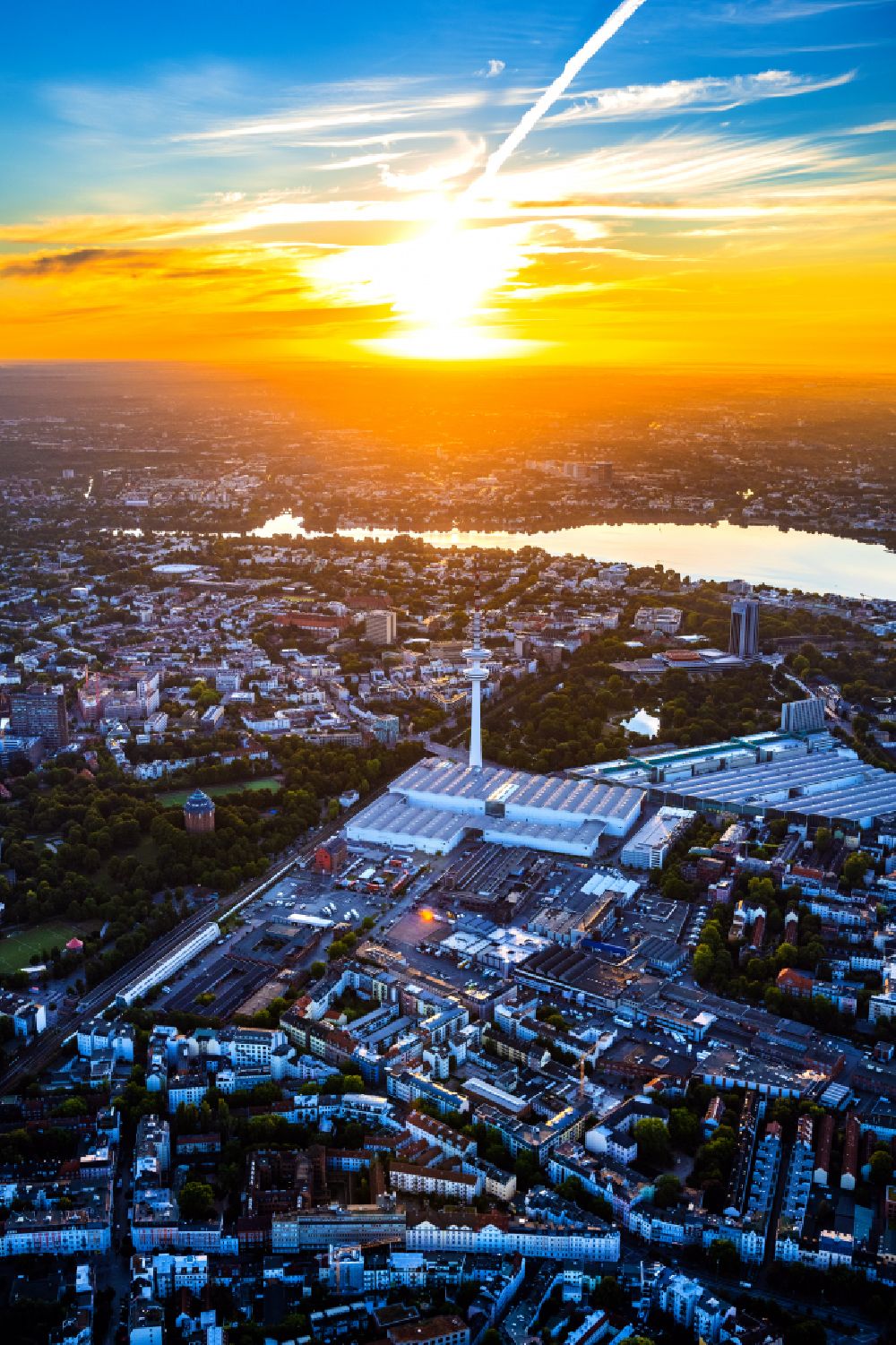 Aerial image Hamburg - Exhibition grounds and exhibition halls of the new Hamburg trade fair in the sunrise fair and congress GmbH at the television tower Heinrich-Hertz-Turm in Hamburg