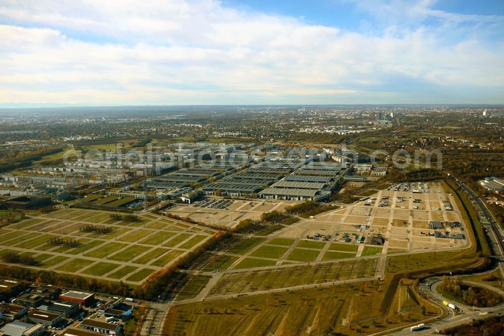 Aerial image München - Exhibition grounds and exhibition halls of the Messe Muenchen in Munich in the state Bavaria