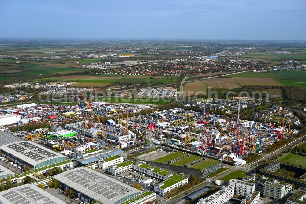 Aerial image München - Exhibition grounds and exhibition halls of the bauma on street Am Messefreigelaende in the district Trudering-Riem in Munich in the state Bavaria, Germany