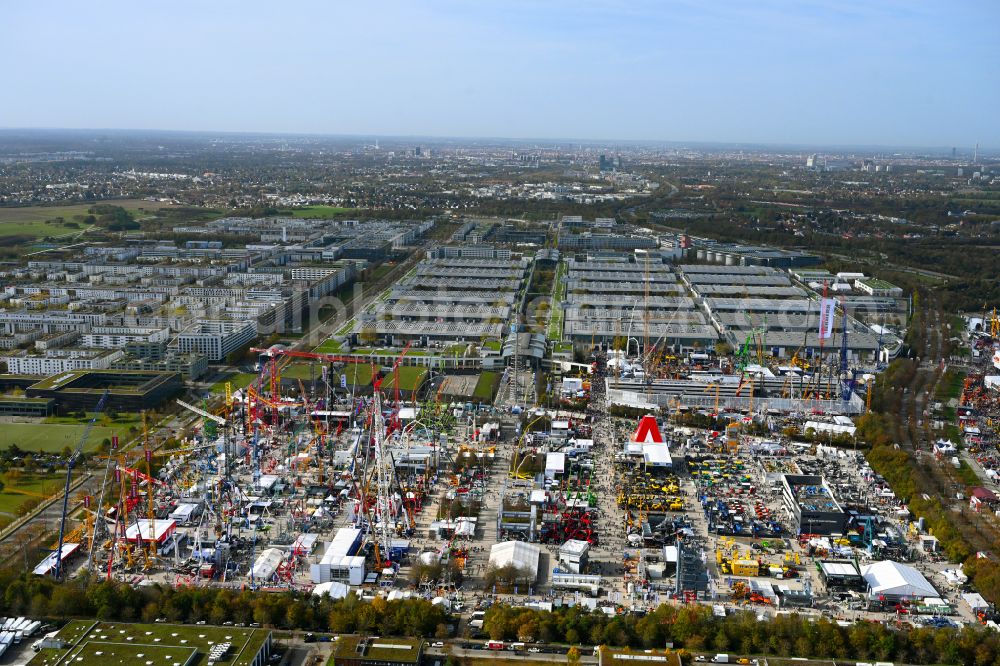 München from the bird's eye view: Exhibition grounds and exhibition halls of the bauma on street Am Messefreigelaende in the district Trudering-Riem in Munich in the state Bavaria, Germany
