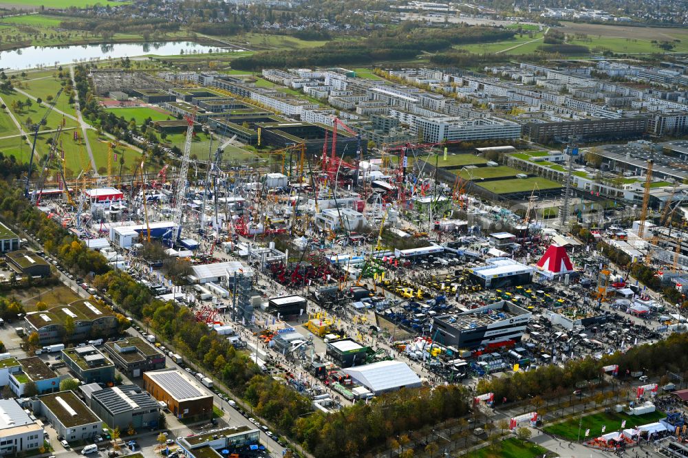Aerial image München - Exhibition grounds and exhibition halls of the bauma on street Am Messefreigelaende in the district Trudering-Riem in Munich in the state Bavaria, Germany