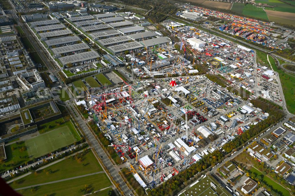 Aerial photograph München - Exhibition grounds and exhibition halls of the bauma on street Am Messefreigelaende in the district Trudering-Riem in Munich in the state Bavaria, Germany