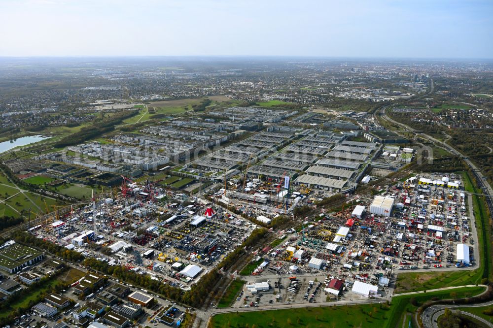 München from the bird's eye view: Exhibition grounds and exhibition halls of the bauma on street Am Messefreigelaende in the district Trudering-Riem in Munich in the state Bavaria, Germany