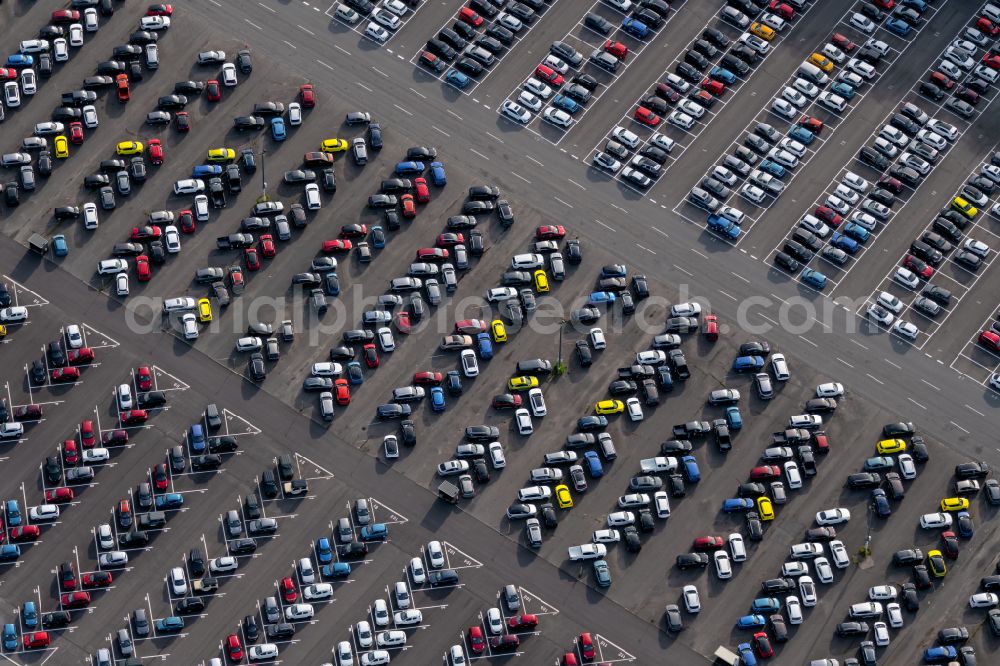 Aerial photograph Bremerhaven - Parking and storage space for automobiles on Ueberseehafen in Bremerhaven in the state Bremen, Germany