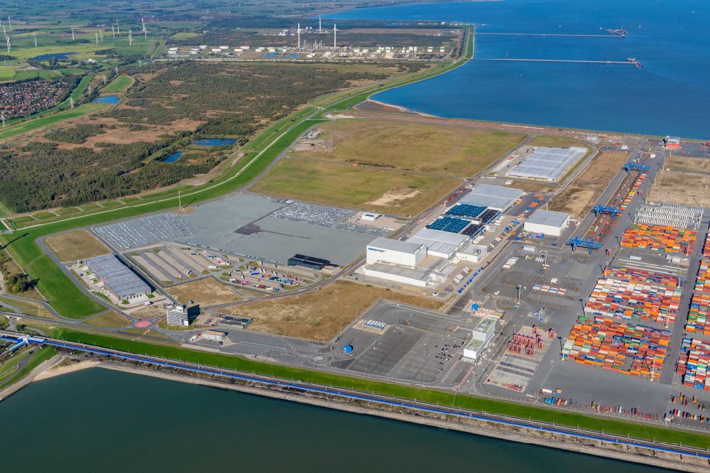 Aerial image Wilhelmshaven - Parking and storage space for automobiles in the overseas port of the Jade Weser Port ( JWP ) in Wilhelmshaven in the state Lower Saxony, Germany