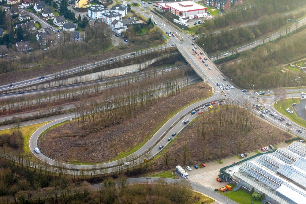 Velbert from the bird's eye view: Routing and traffic lanes during the highway exit and access the motorway A 44 on triangel Velbert-Nord in Velbert in the state North Rhine-Westphalia, Germany