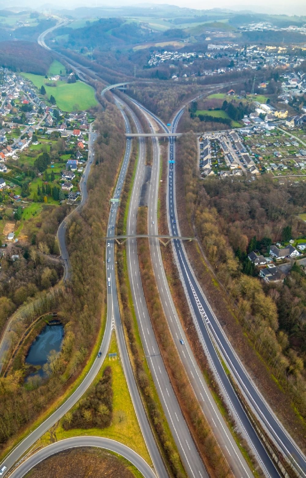 Velbert from the bird's eye view: Routing and traffic lanes during the highway exit and access the motorway A 44 on triangel Velbert-Nord in Velbert in the state North Rhine-Westphalia, Germany