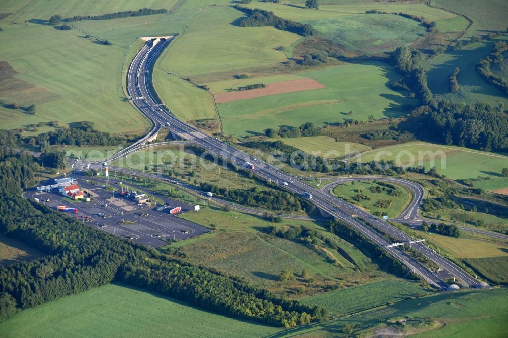 Hessisch Lichtenau from the bird's eye view: Routing and traffic lanes during the highway exit and access the motorway A 44 Hessisch Lichtenau-Ost in Hessisch Lichtenau in the state Hesse, Germany
