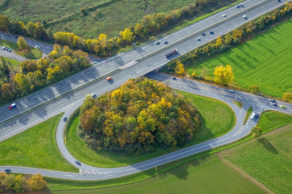 Bergkamen from above - Routing and traffic lanes during the highway exit and access the motorway A 2 Kamen / Bergkamen in Bergkamen in the state North Rhine-Westphalia, Germany