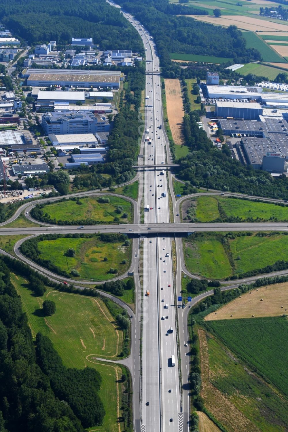 Karlsruhe from the bird's eye view: Routing and traffic lanes during the highway exit and access the motorway A 5 - Karlsruhe-Nord in the district Durlach in Karlsruhe in the state Baden-Wurttemberg, Germany