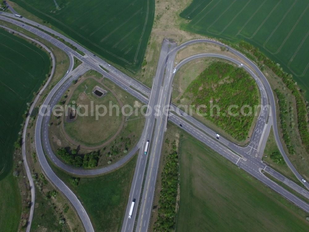 Aerial photograph Bennstedt - Routing and traffic lanes during the highway exit and access the motorway A 143 to the B80 in Bennstedt in the state Saxony-Anhalt, Germany