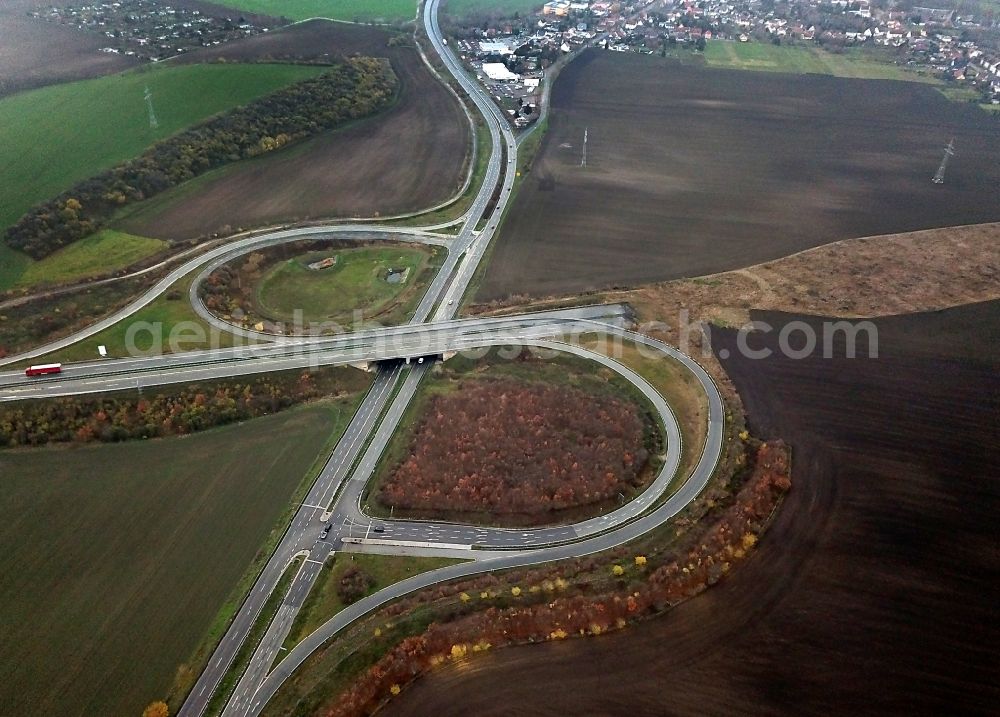 Aerial photograph Bennstedt - Routing and traffic lanes during the highway exit and access the motorway A 143 to the B80 in Bennstedt in the state Saxony-Anhalt, Germany