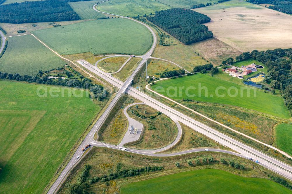 Aerial image Karstädt - Routing and traffic lanes during the highway exit and access the motorway A 14 to road L137 in Karstaedt in the state Brandenburg, Germany