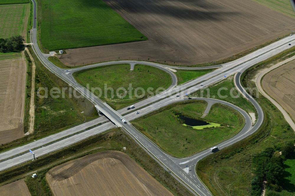 Aerial photograph Groß Warnow - Routing and traffic lanes during the highway exit and access the motorway A 42 to the Landesstrasse L134 in Gross Warnow in the state Brandenburg, Germany