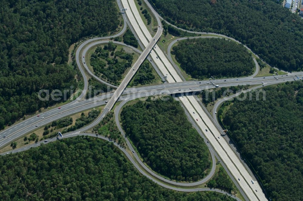 Aerial image Potsdam - Routing and traffic lanes during the highway exit and access the motorway A 115 to the L40 in the district Drewitz in Potsdam in the state Brandenburg, Germany