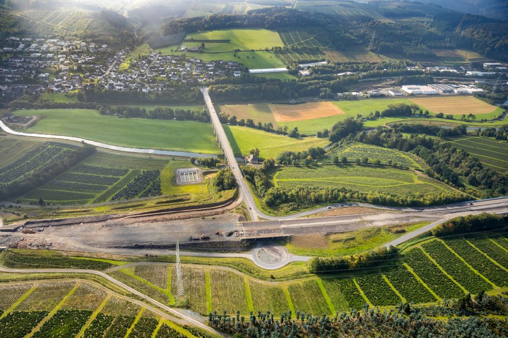 Velmede from the bird's eye view: Route and lanes in the course of the exit and access of the motorway junction of the BAB A46 Bestwig in Velmede at Sauerland in the state North Rhine-Westphalia, Germany