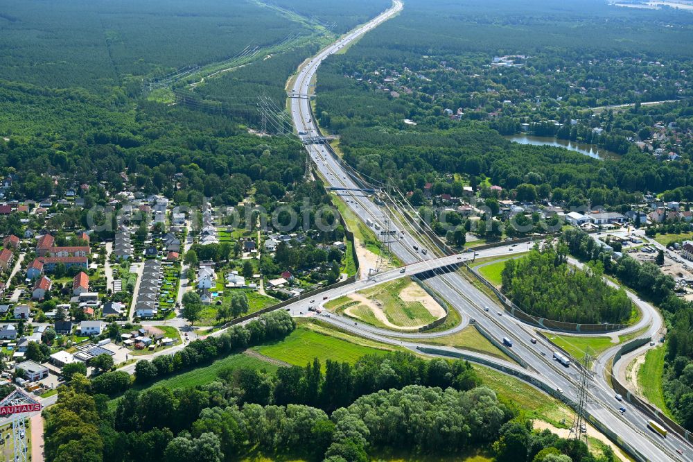 Aerial image Birkenwerder - Route and lanes in the course of the exit and access of the motorway junction of the BAB A10 in the district Borgsdorf in Birkenwerder in the state Brandenburg, Germany