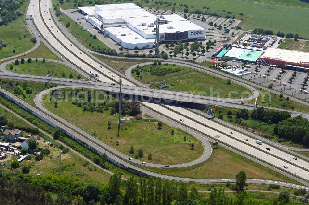 Aerial image Fredersdorf-Vogelsdorf - Route and lanes in the course of the exit and access of the motorway junction of the BAB A10 - Bundesstrasse B1 in the district Fredersdorf in Fredersdorf-Vogelsdorf in the state Brandenburg, Germany