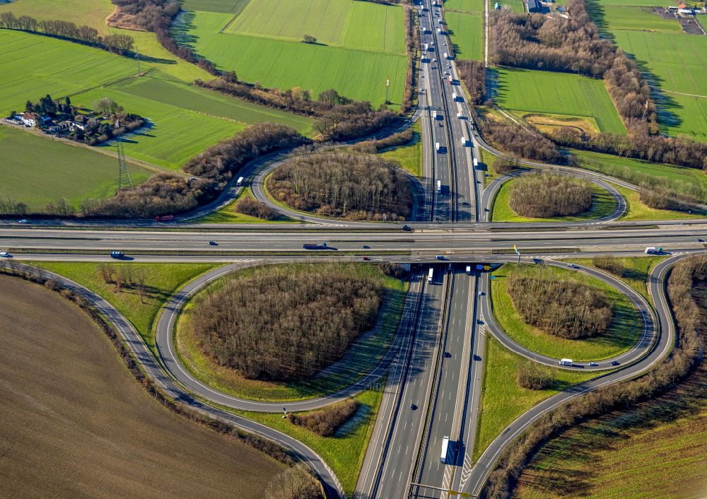 Aerial photograph Dortmund - Route and lanes in the course of the exit and access of the motorway junction of the BAB A2 Dortmund-Nordost in the district Altenderne in Dortmund at Ruhrgebiet in the state North Rhine-Westphalia, Germany