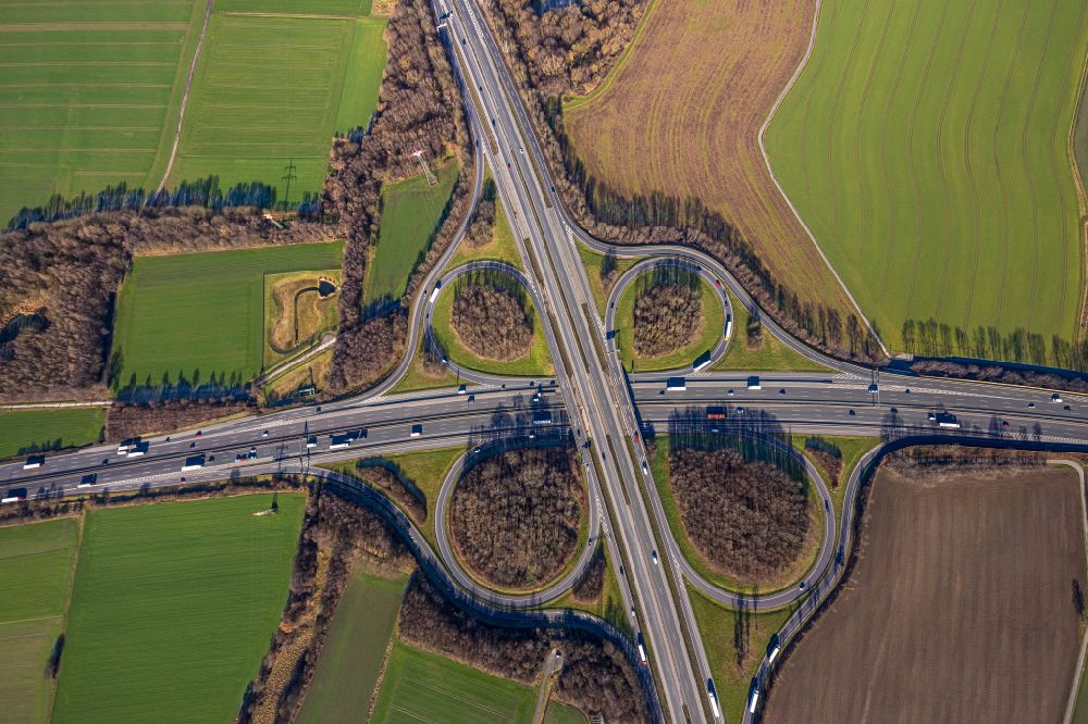 Dortmund from above - Route and lanes in the course of the exit and access of the motorway junction of the BAB A2 Dortmund-Nordost in the district Altenderne in Dortmund at Ruhrgebiet in the state North Rhine-Westphalia, Germany