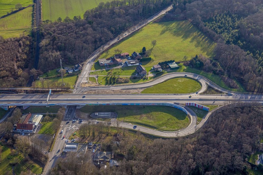 Duisburg from above - Route and lanes in the course of the exit and access of the motorway junction of the BAB AA524 - L288 in Duisburg at Ruhrgebiet in the state North Rhine-Westphalia, Germany