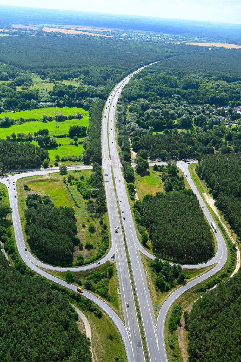 Aerial image Velten - Route and lanes in the course of the exit and access of the motorway junction of the BAB A111 Hennigsdorf on street E26 in Velten in the state Brandenburg, Germany