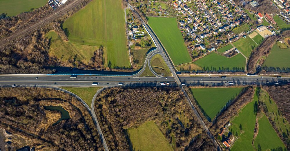 Aerial image Scharnhorst - Route and lanes in the course of the exit and access of the motorway junction of the BAB A2 on Kurler Strasse in Scharnhorst at Ruhrgebiet in the state North Rhine-Westphalia, Germany