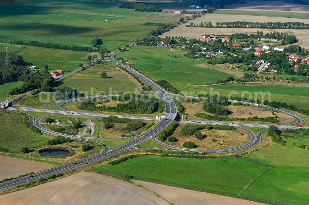 Aerial photograph Glienke - Route and lanes in the course of the exit and access of the motorway junction of the BAB A20 Neubrandenburg-Ost in Glienke in the state Mecklenburg - Western Pomerania, Germany